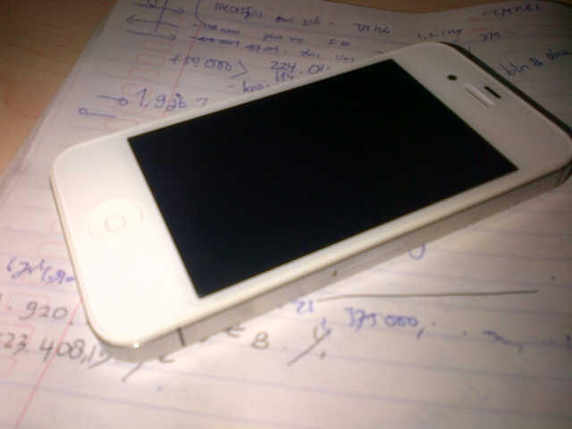 FS : IPHONE 4S 16GB warna putih kondisi 99% LIKE NEW