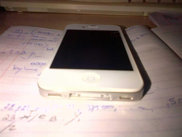 FS : IPHONE 4S 16GB warna putih kondisi 99% LIKE NEW