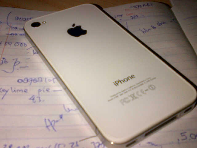FS : IPHONE 4S 16GB warna putih kondisi 99% LIKE NEW
