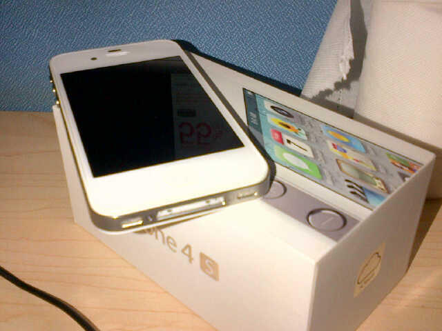 FS : IPHONE 4S 16GB warna putih kondisi 99% LIKE NEW
