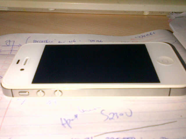 FS : IPHONE 4S 16GB warna putih kondisi 99% LIKE NEW