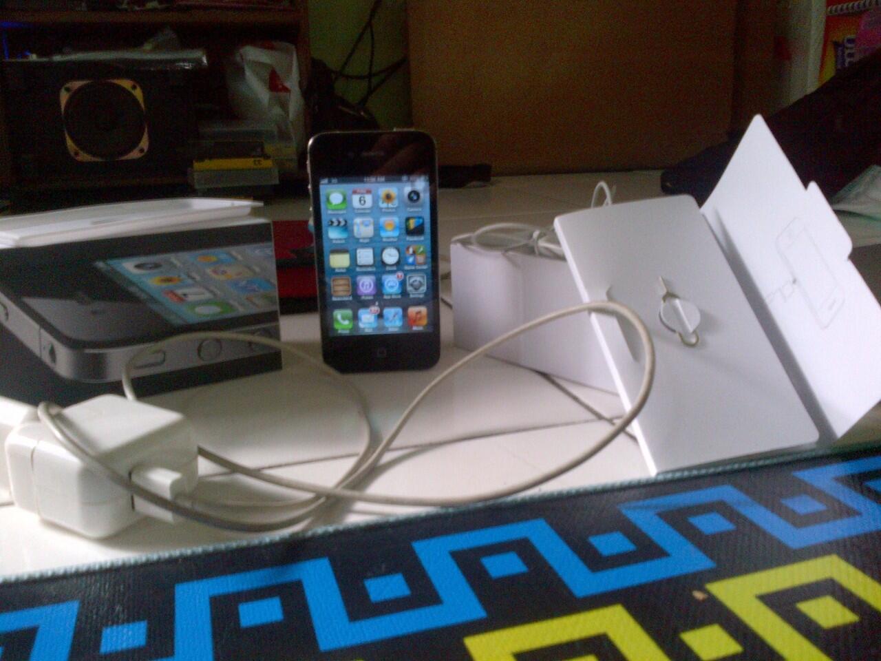 IPHONE 4 CDMA 32GB MURAH MULUS MANTAP TINGGAL PAKE