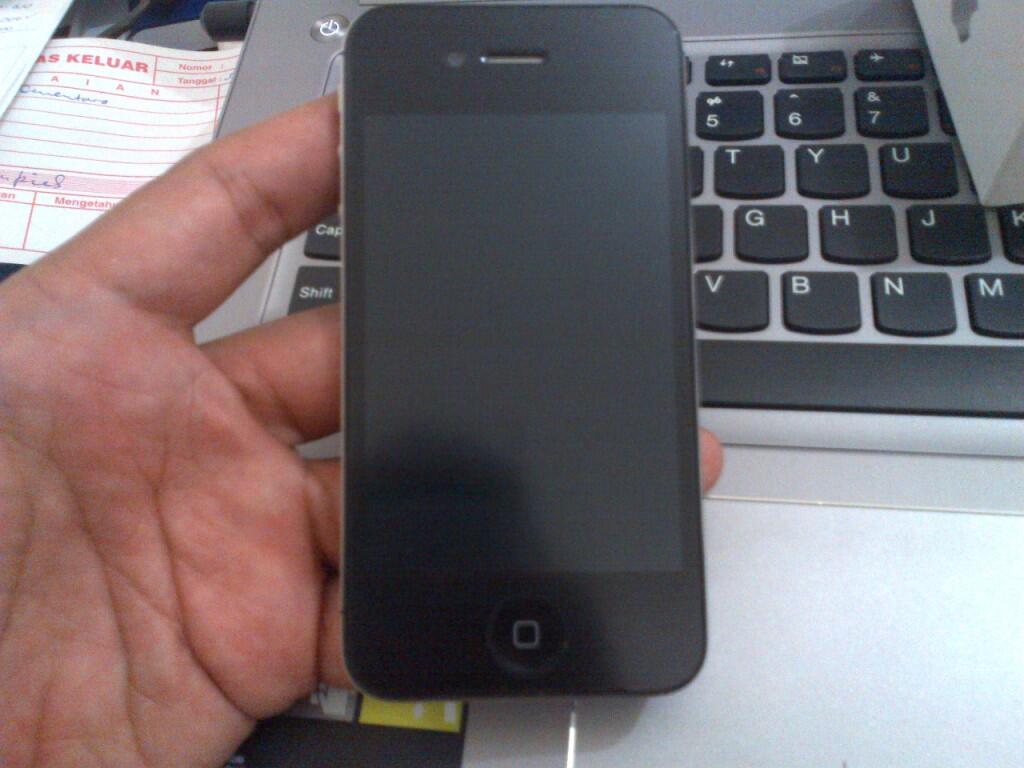 Iphone 4 CDMA 32GB garansi 11 Bulan Muluusss....