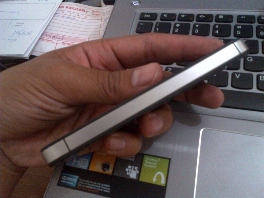 Iphone 4 CDMA 32GB garansi 11 Bulan Muluusss....