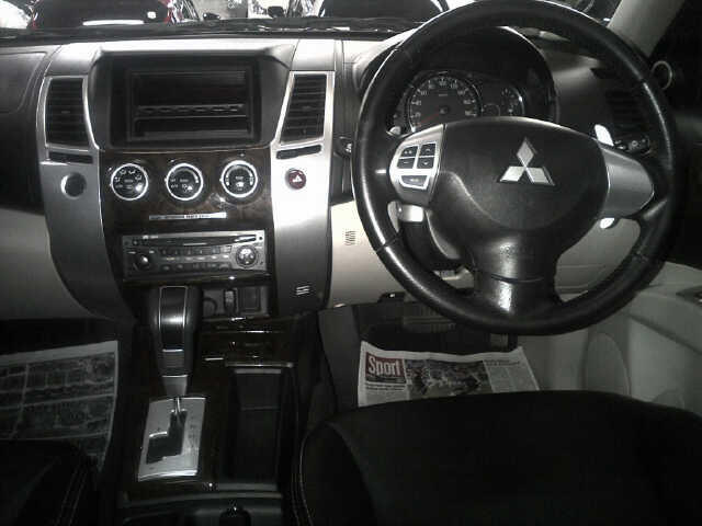 Dijual : Mitsubishi Pajero Sport Dakkar A/T 2012 Mocca