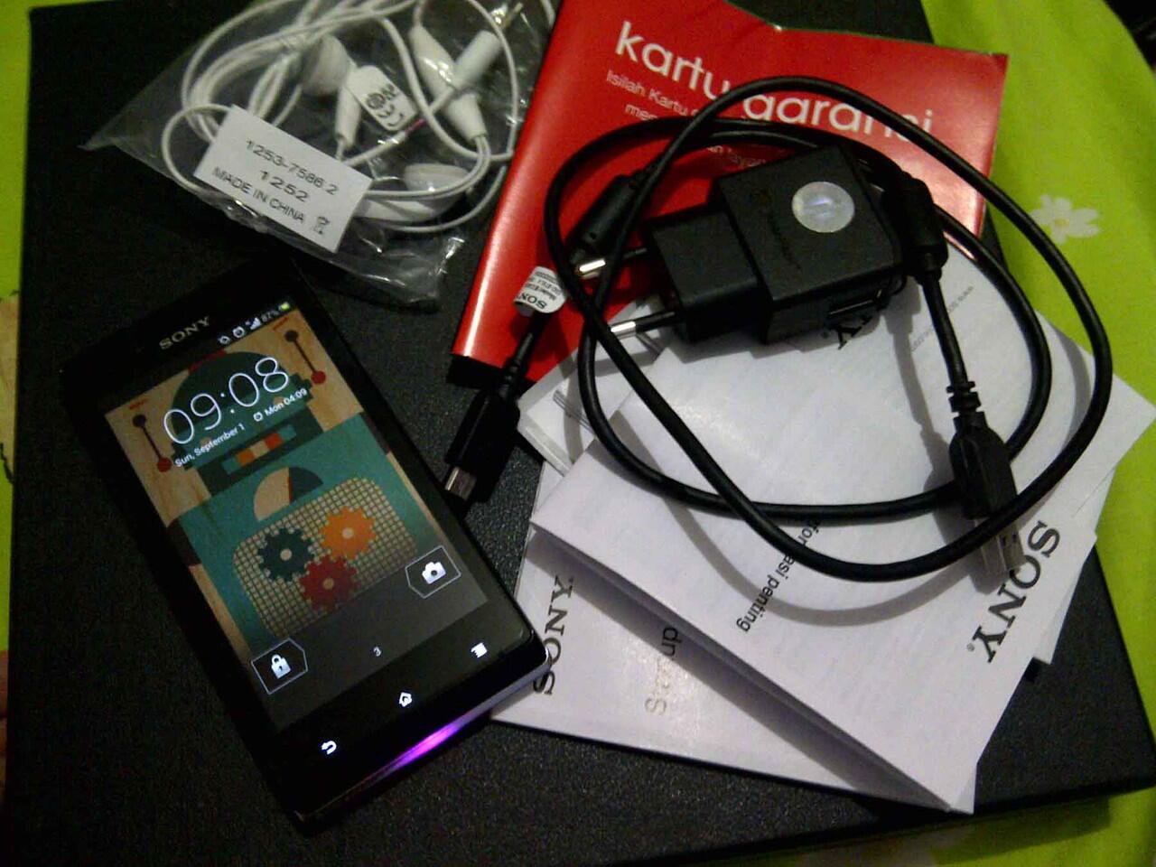 SONY XPERIA J WHITE 99.9% MULUS! baru pake 2bulan lbh, FULLSET+AKSESORIS, TAM