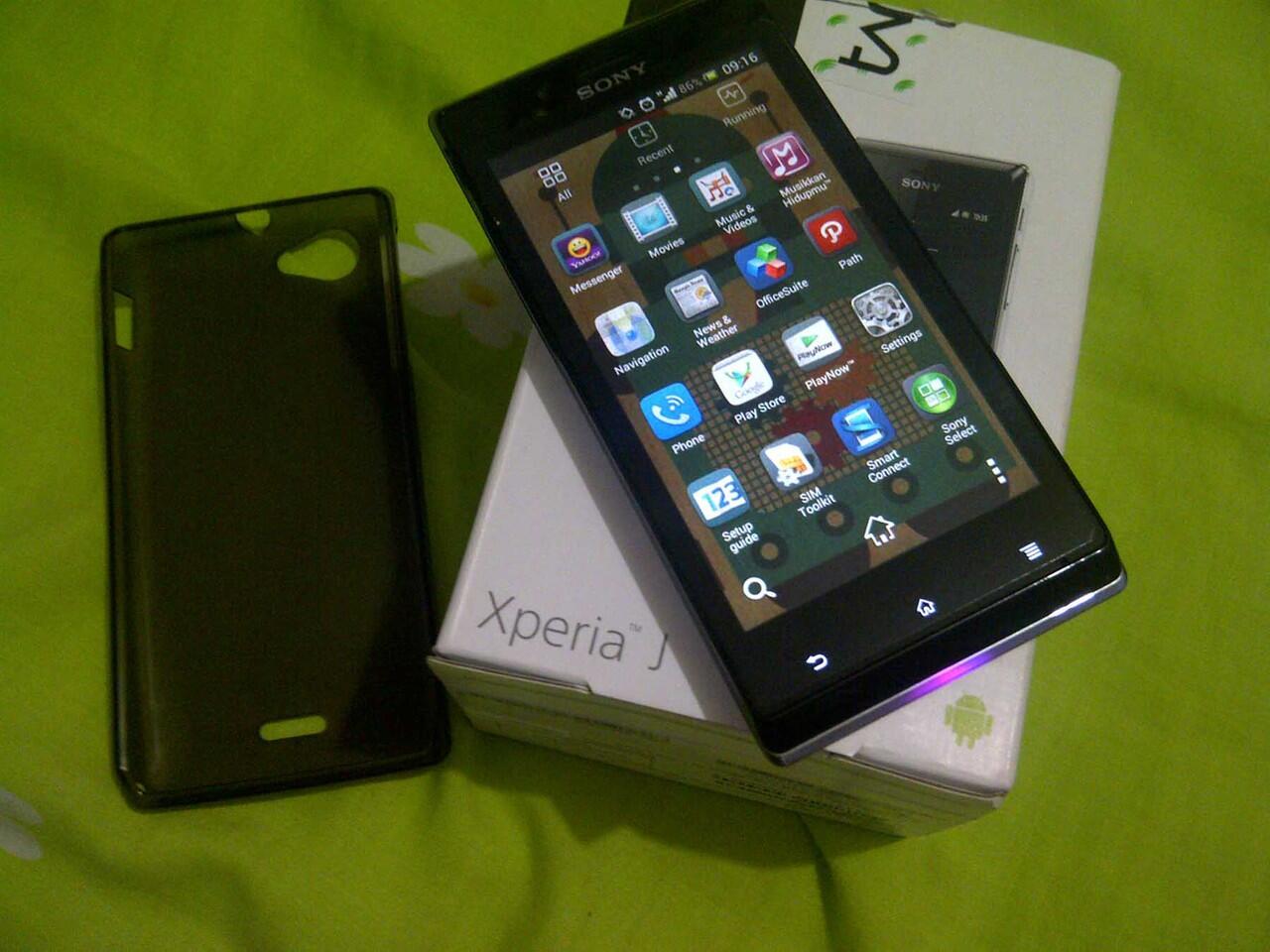 SONY XPERIA J WHITE 99.9% MULUS! baru pake 2bulan lbh, FULLSET+AKSESORIS, TAM
