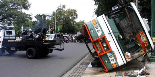 Metromini & Kopaja Tua Bak Monster & Mesin Pembunuh di Jalanan Perlu Dikandangkan