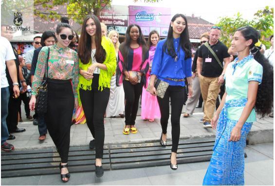 cantiknya peserta missworld mematuhi aturan memakai sarong bali