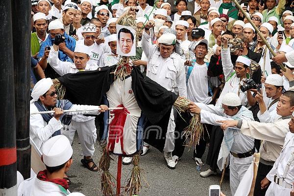 &#91;Wiranto?&#93; Tolak Miss World, Habib Rizieq Bakar Boneka Hary Tanoe dan Gubernur Bali