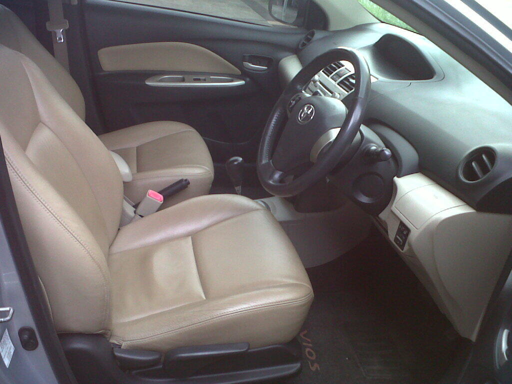 Toyota Vios G at tahun 2007 silver metalik