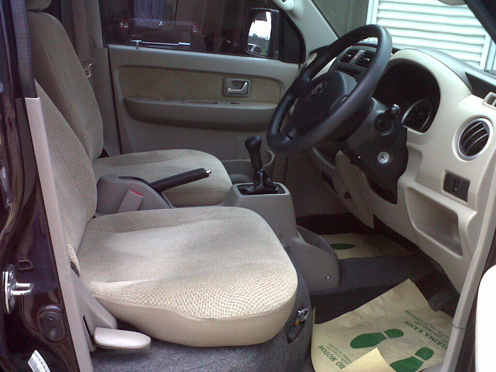 Suzuki APV Arena GX MT tahun 2011 merah bergendi