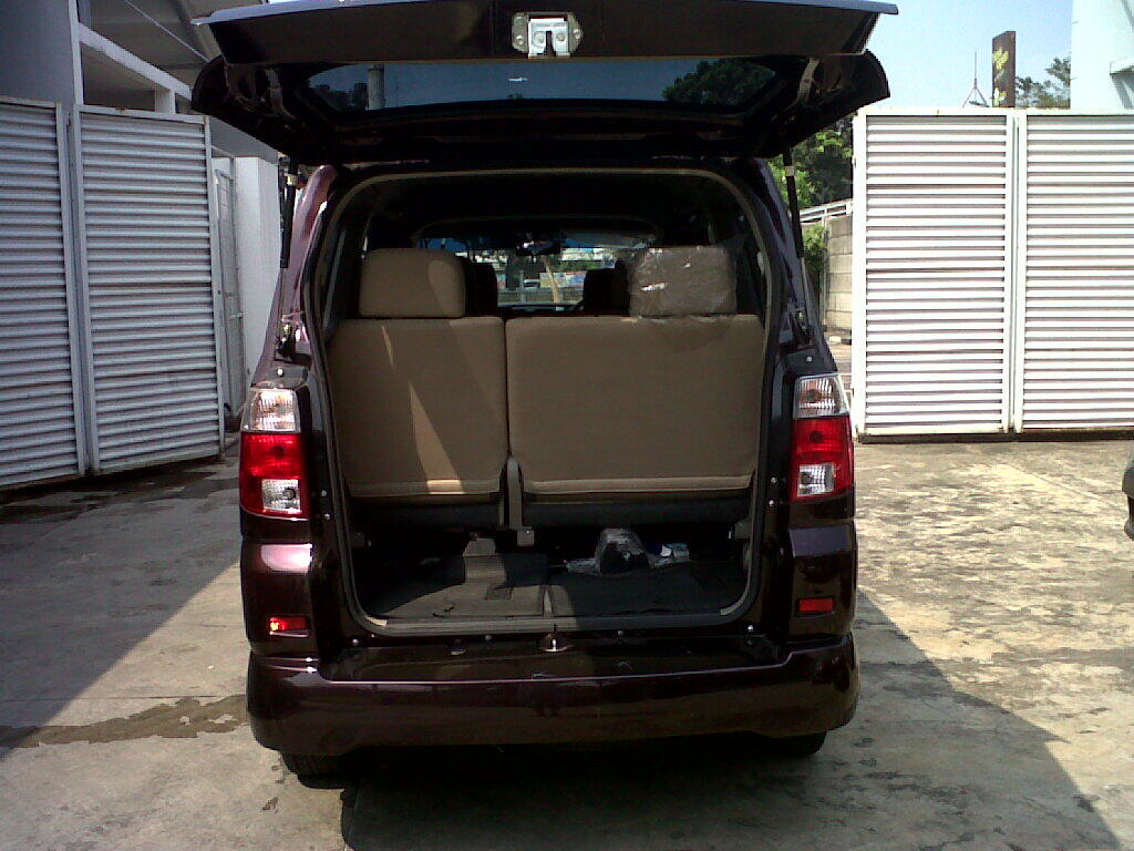 Suzuki APV Arena GX MT tahun 2011 merah bergendi