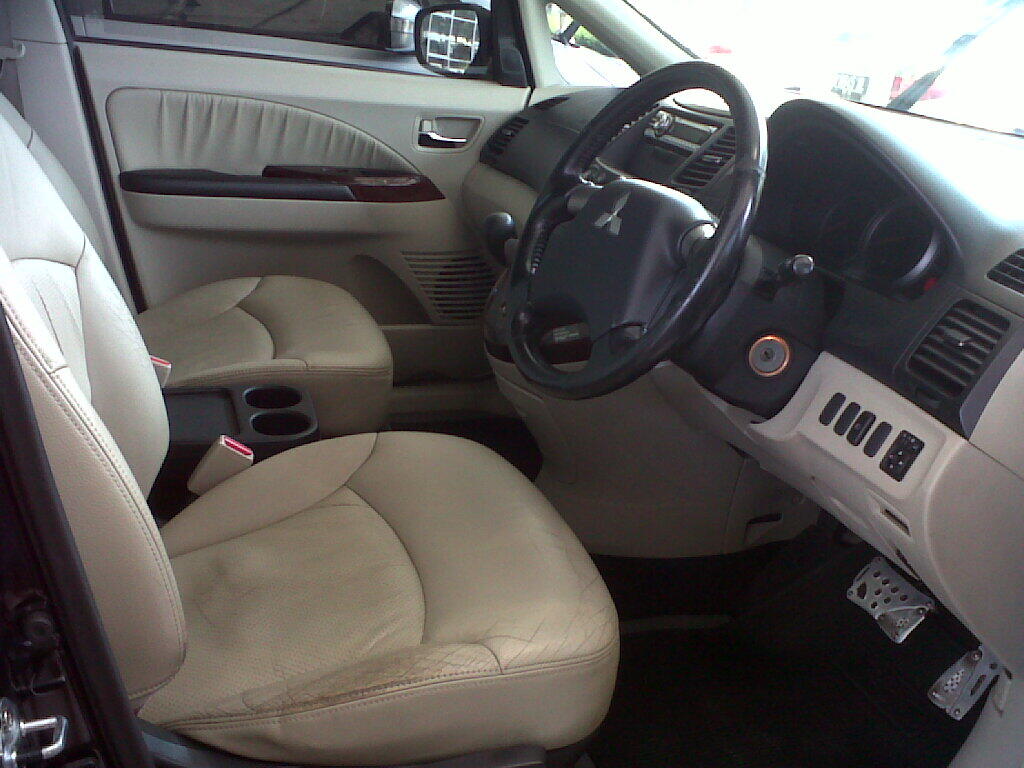 Grandis GLS AT 2.4 Hitam Metalik