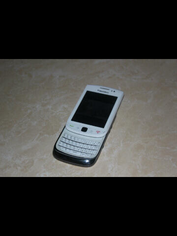 BB torch 9800 white berrindo..lengkap..pin cantik