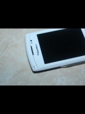 BB torch 9800 white berrindo..lengkap..pin cantik