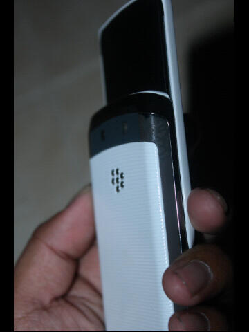 BB torch 9800 white berrindo..lengkap..pin cantik