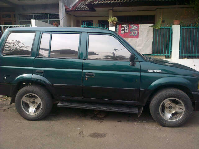 ISUZU PANTHER Tahun 1995 Hijau Metalik