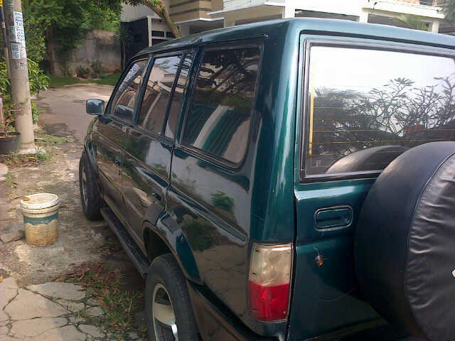 ISUZU PANTHER Tahun 1995 Hijau Metalik