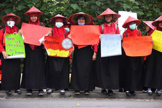 Demo ramah mahasiswa UGM