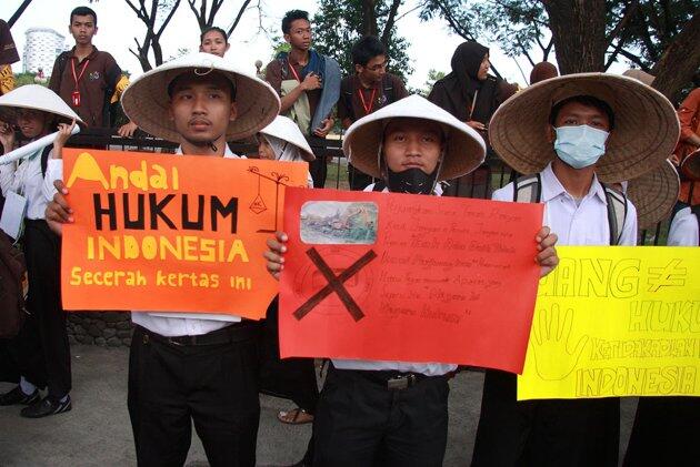 Demo ramah mahasiswa UGM