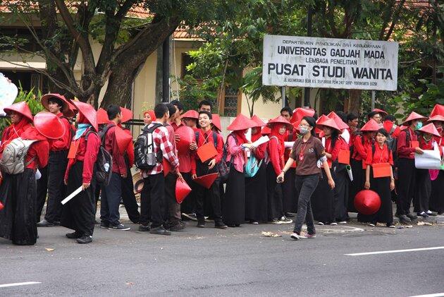 Demo ramah mahasiswa UGM