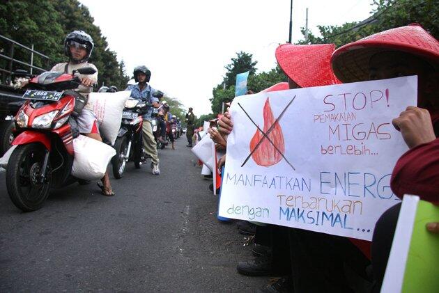 Demo ramah mahasiswa UGM