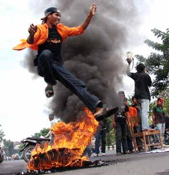 Demo ramah mahasiswa UGM