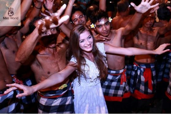 Opening Miss World, Seluruh Kontestan Berbusana Nusantara