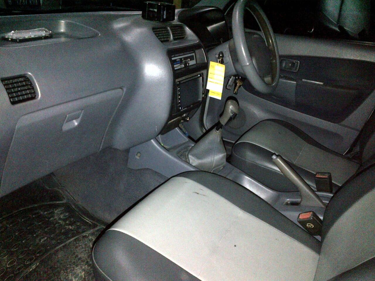 Daihatsu Taruna CX 2000 silver mantab