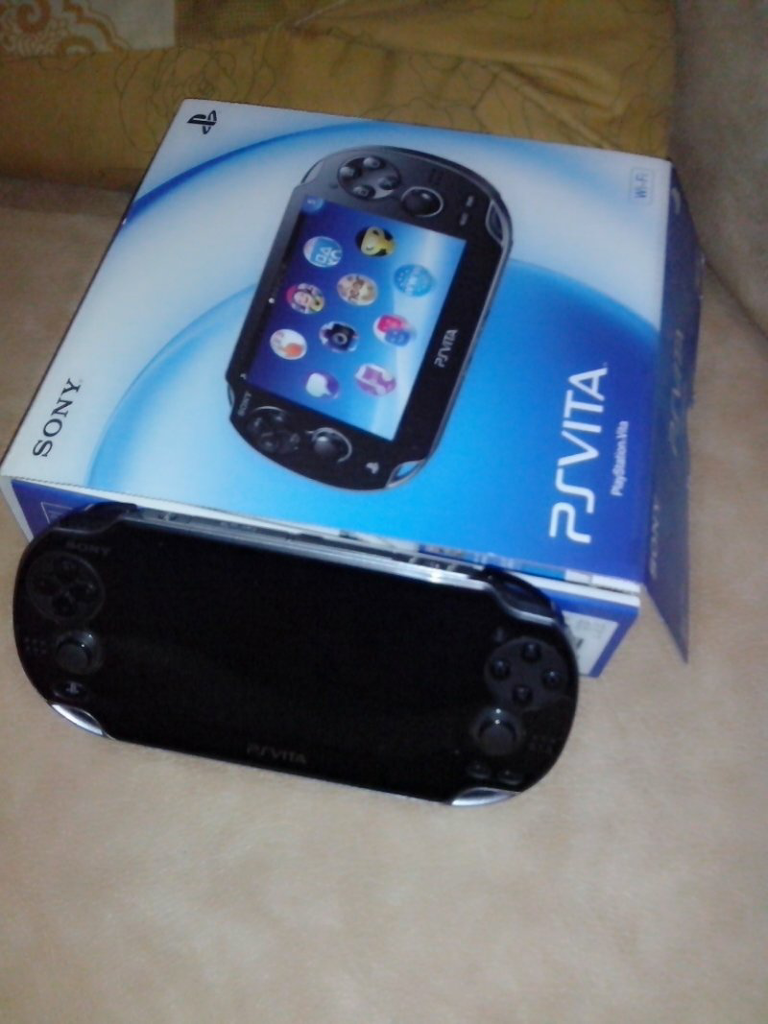Jual PS Vita Wi-Fi murah (bonus memory card 8GB)