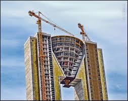 Konyol, Gedung Pencakar Langit Ini Lupa Dibuatkan Lift