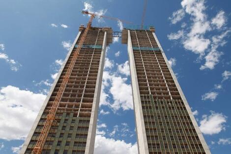 Konyol, Gedung Pencakar Langit Ini Lupa Dibuatkan Lift