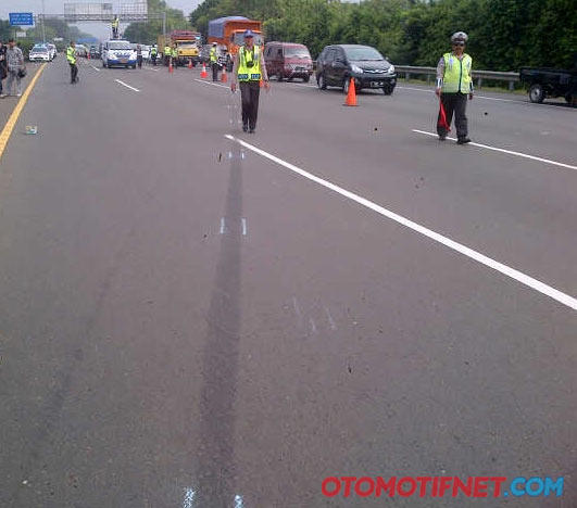 Olah TKP :Jejak Pengereman Mobil Yang Dikemudikan Dul Hanya Satu Garis!