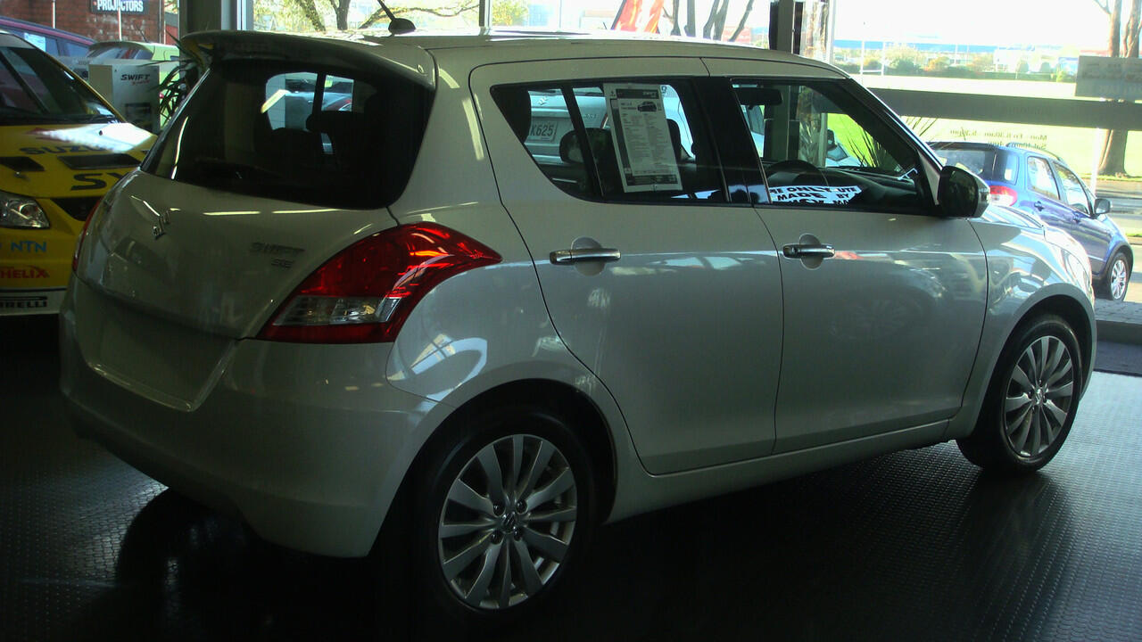 SUZUKI SWIFT GX 100% TERBARU 2013