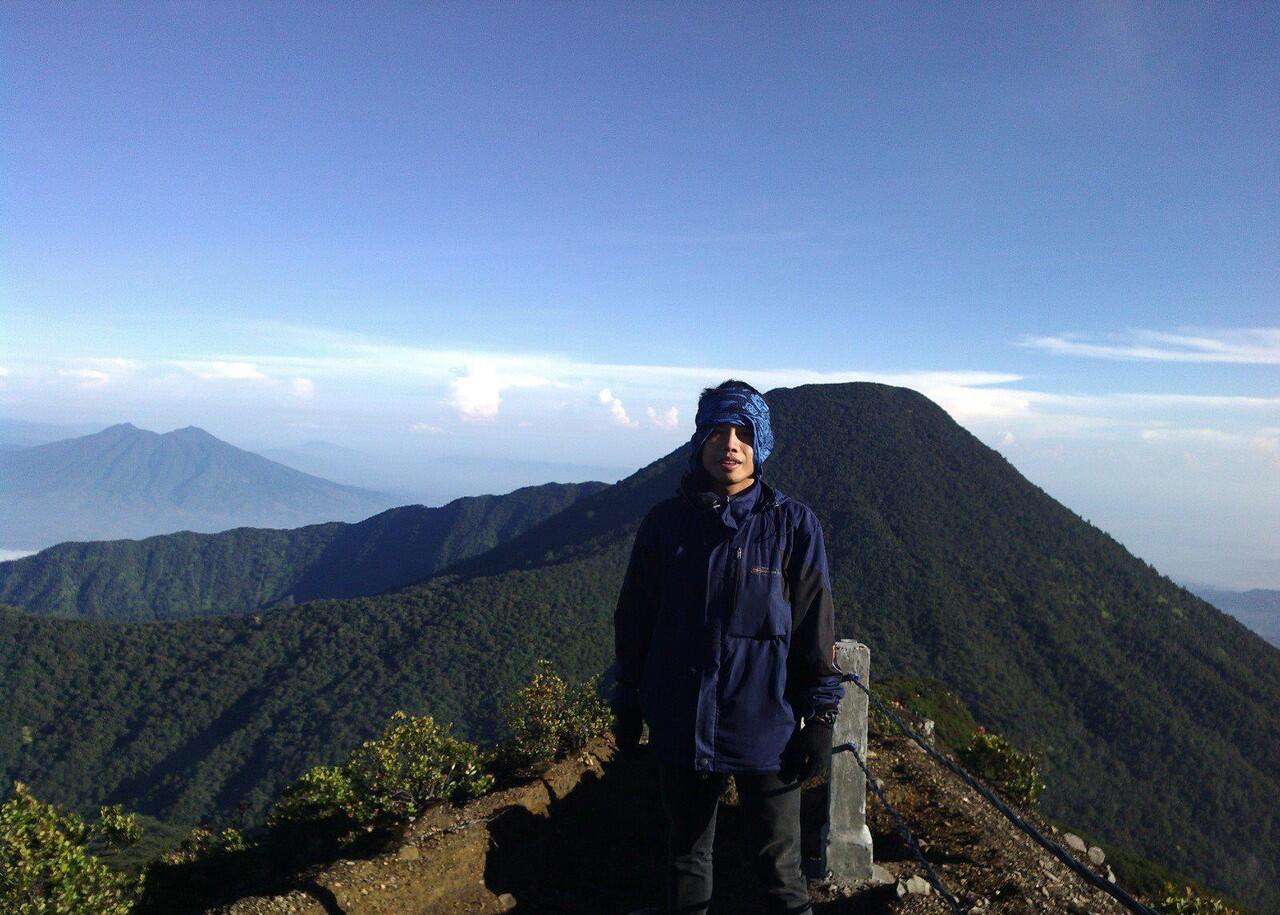Pendakian Puncak Gunung Pertama at Gunung Gede