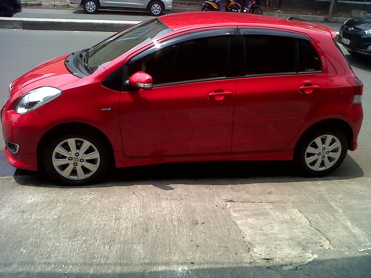 TOYOTA YARIS S LIMITID AT 2011 MERAH METALIK
