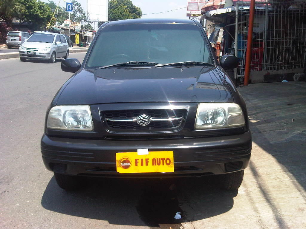 SUZUKI ESCUDO 1.6 MT 2004 HITAM METALIK
