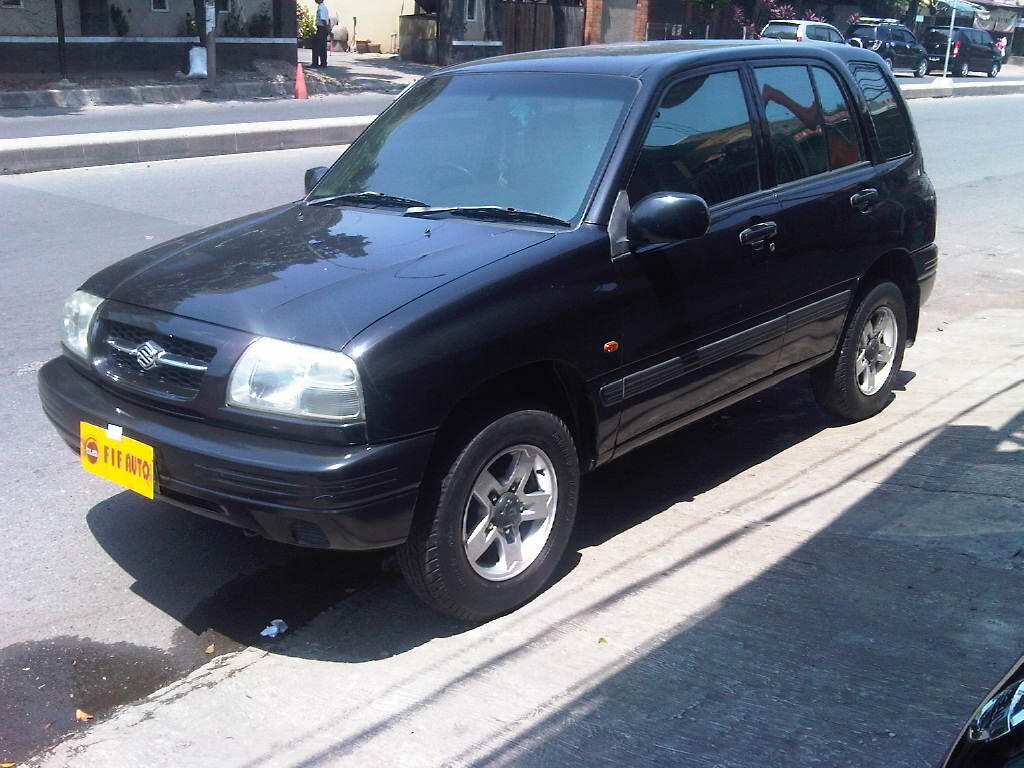 SUZUKI ESCUDO 1.6 MT 2004 HITAM METALIK