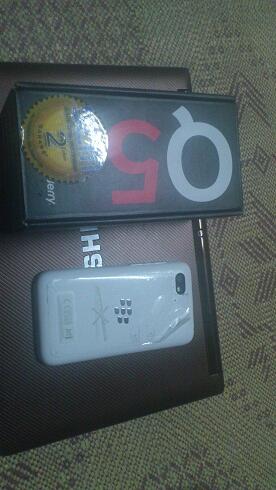 BlackBerry Q5 White Mulus + Lengkap + Garansi : 3.350.000 Minat gan !!!