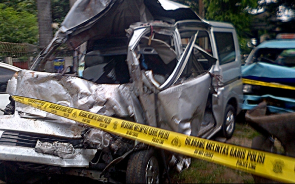 Foto-Foto Kondisi Kecelakaan Mobil DUL (anak Ahmad Dhani)