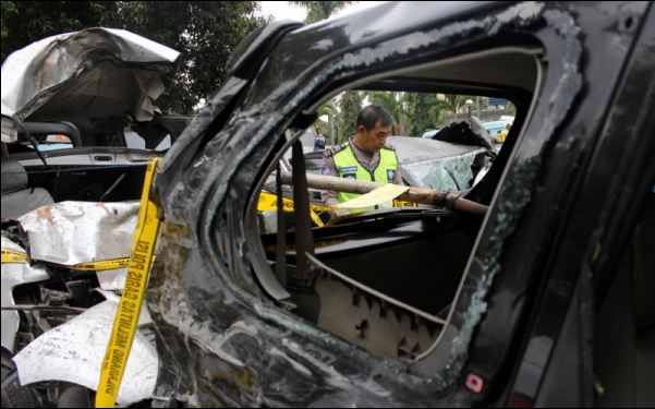 Foto-Foto Kondisi Kecelakaan Mobil DUL (anak Ahmad Dhani)