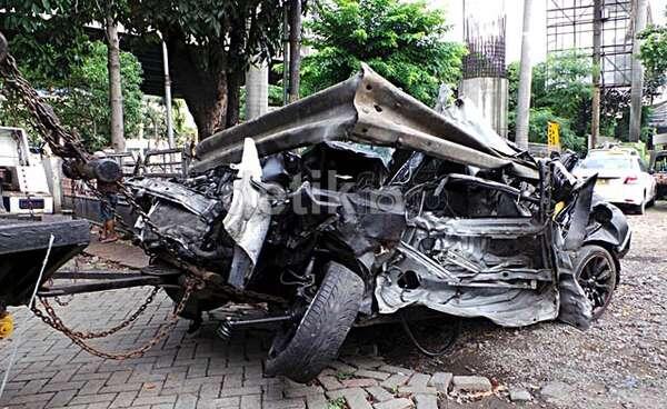 Foto-Foto Kondisi Kecelakaan Mobil DUL (anak Ahmad Dhani)