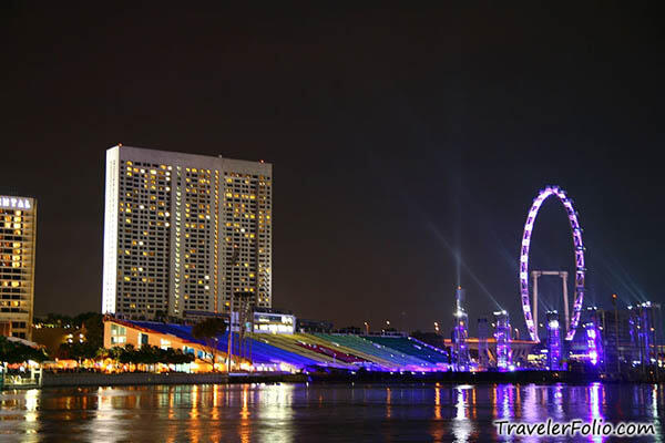 Stadion Sepak Bola Mengambang di Atas Air Terbesar di Dunia