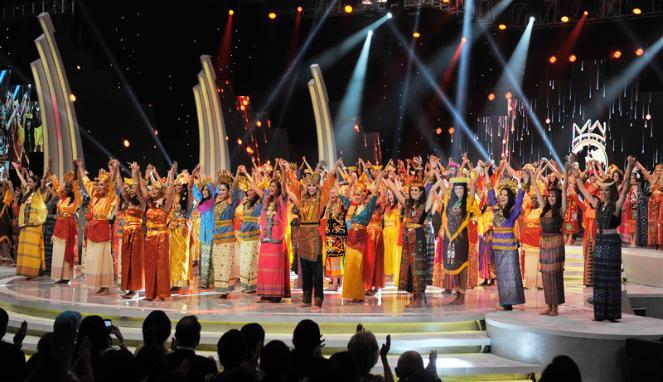 Miss Wolrd di Indonesia menampilkan keanekaragaman budaya Indonesia