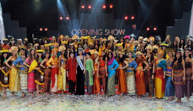 Miss Wolrd di Indonesia menampilkan keanekaragaman budaya Indonesia