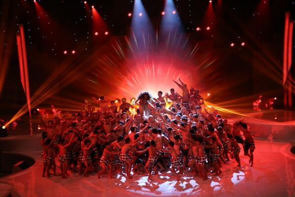 Miss Wolrd di Indonesia menampilkan keanekaragaman budaya Indonesia