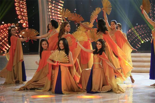 Miss Wolrd di Indonesia menampilkan keanekaragaman budaya Indonesia