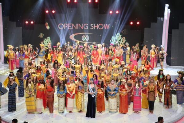 Miss Wolrd di Indonesia menampilkan keanekaragaman budaya Indonesia