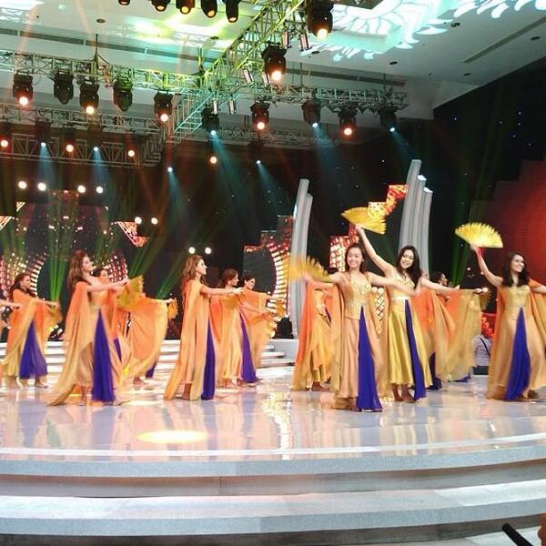 Miss Wolrd di Indonesia menampilkan keanekaragaman budaya Indonesia